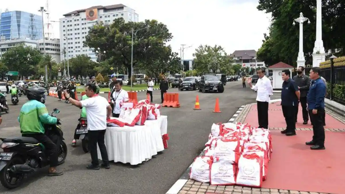 Ekonom UI: Harus Ada Regulasi untuk Cegah Tindakan Diskresi Anggaran Bansos