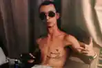 Pose Selfie Pakai Pistol, Yang Terjadi Berikutnya Sungguh Mengerikan