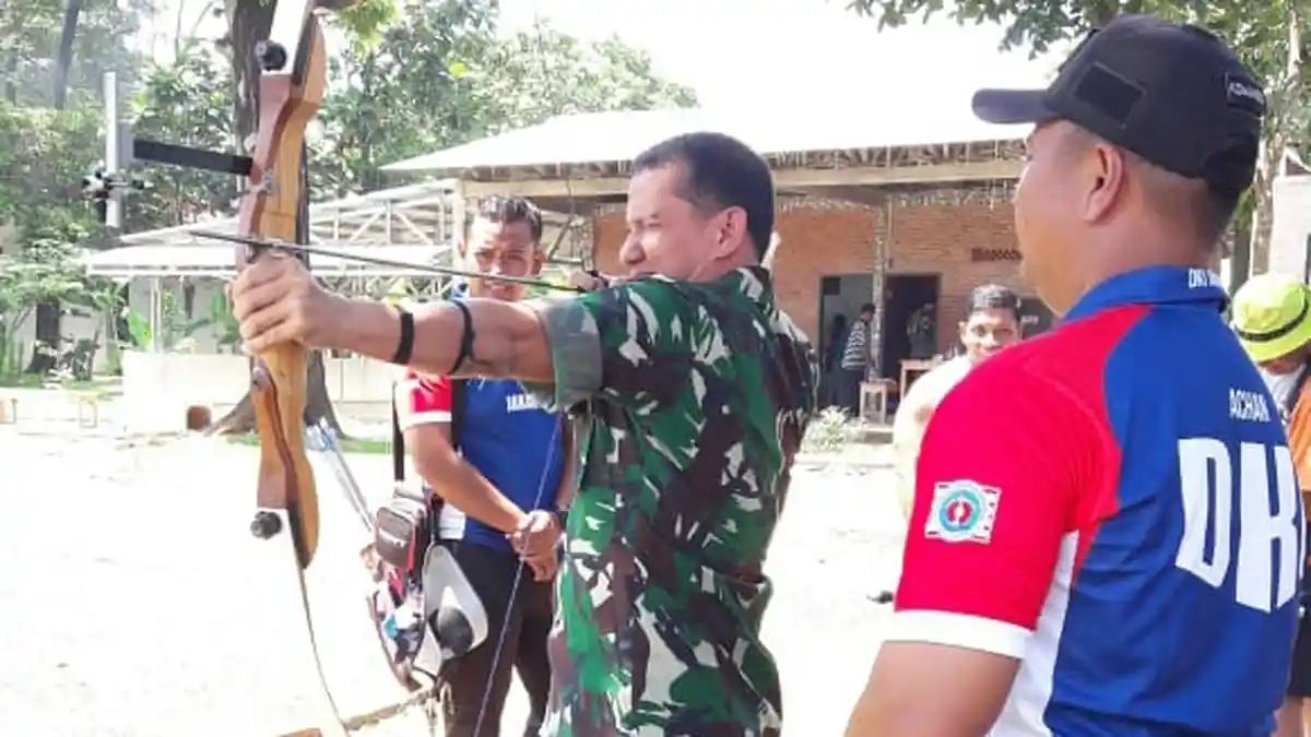 Pusjas Permildas Memperkenalkan dan Mengadakan Pelatihan Singkat Panahan Kepada Anggota