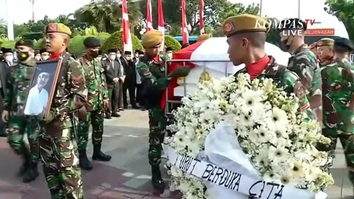 Ayah Emil Dardak Dimakamkan di TMP Kalibata Jakarta, Menteri PUPR: Beliau Pengarah Kami Semua