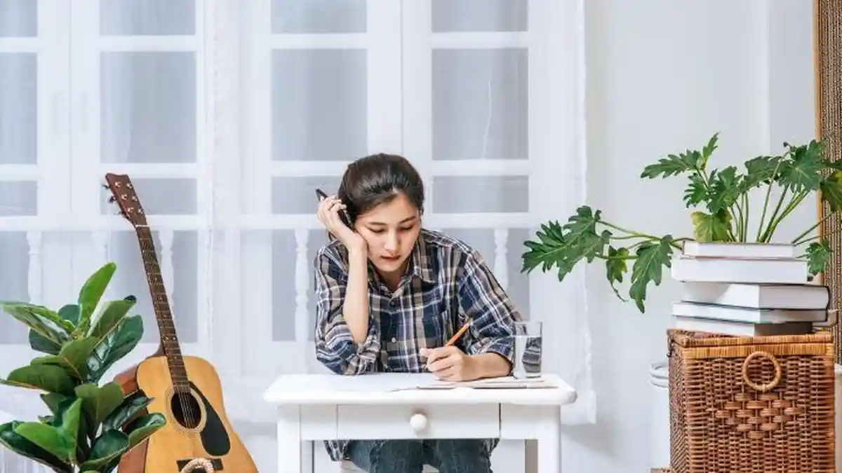 Kunci Jawaban Bahasa Inggris Kelas 11 Halaman 263: Write Essay “Why we should live a healthy life”