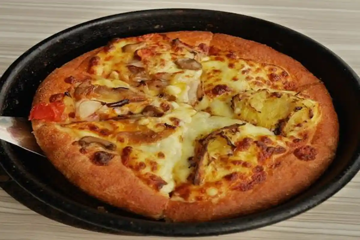 Food Lover! Katanya Sih Tidak Terlalu Enak, Tapi Patut Dicoba Nih Pizza Terbaru Rasa Durian