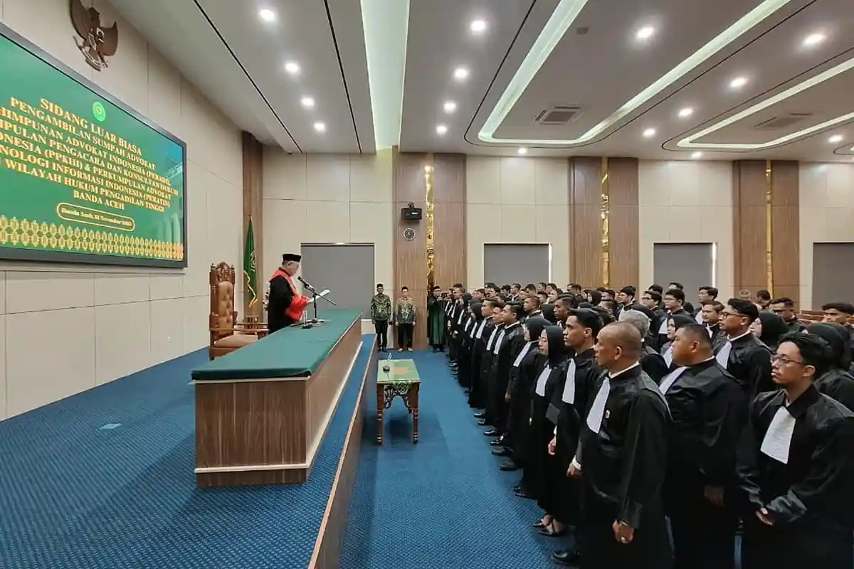 Ketua Pengadilan Tinggi Banda Aceh Ambil Sumpah 71 Advokat