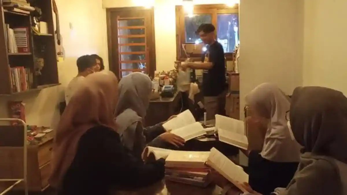 Kedai Kopi Literasi Ala Aditya Aji di Pygmy Owl Coffe Semarang, Tersedia Aneka Buku untuk Pengunjung