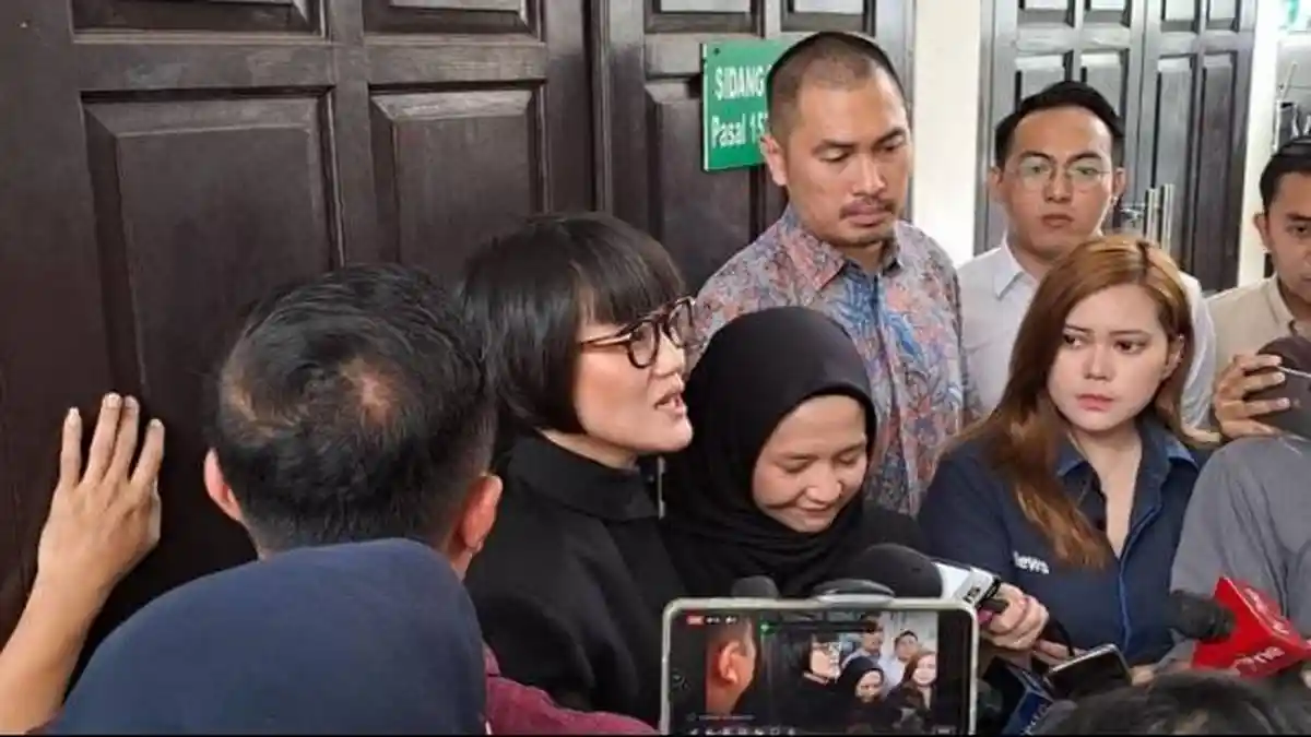 Pecah Tangis Istri Arif Rachman, Sebut Ferdy Sambo Hancurkan Karier dan Hidup Suaminya: Tega Dia