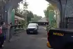mobil-KPK-tinggalkan-Pendapa-Tulungagung-Jatim.jpg