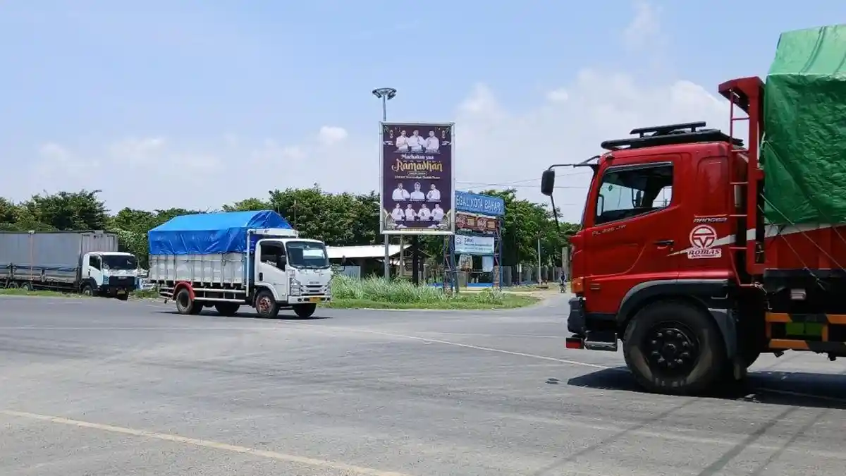Truk Tronton dan Kontainer Dilarang Melintas Jalan Lingkar Tegal-Brebes