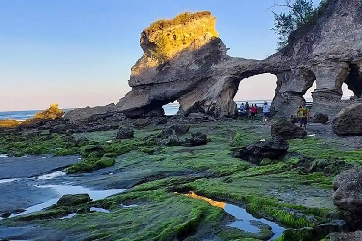Wisata NTT, Pesona Watu Parunu di Sumba Timur, Seakan Berada di Planet Lain 