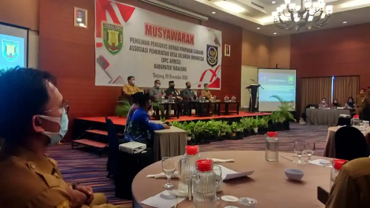 Kukuhkan Pengurus APDESI Tabalong, Bupati Ingatkan Dua Tugas Utama Kades