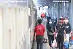suasana-jelang-larangan-mudik-di-stasiun-pasar-senen-jakarta-pusat.jpg