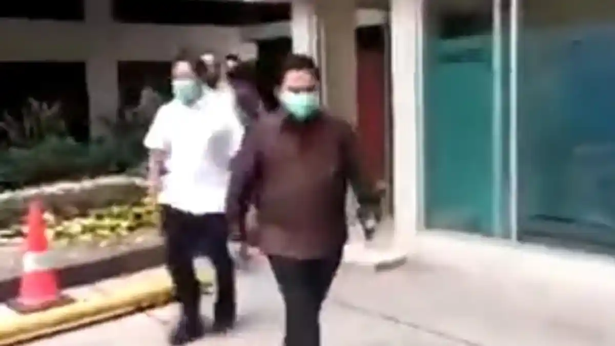 BREAKING NEWS Erick Thohir Masuk dan Keluar Gedung KPK Lewat Pintu Belakang