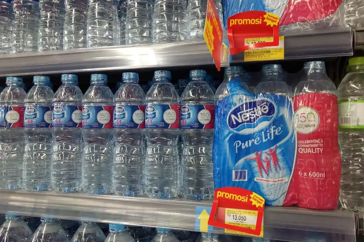 Beli 6 Botol Air Mineral Lebih Murah di Hypermart
