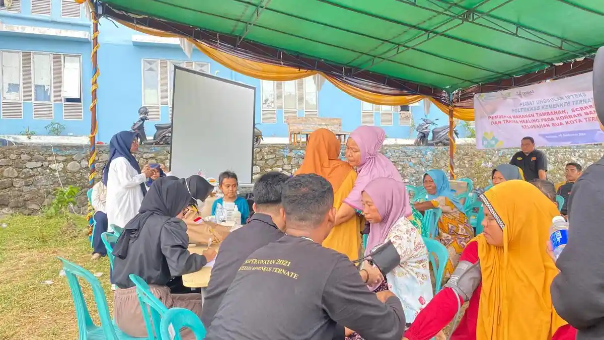 Poltekkes Ternate Malut Gelar Aksi Peduli Kesehatan Bagi Korban Banjir Bandang di Kelurahan Rua