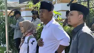 Anggota-DPRD-Ponorogo-menangis-saksikan-demo-guru.jpg