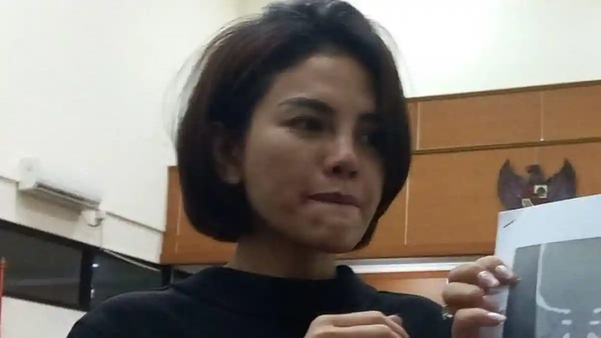 Nikita Mirzani Banting hingga Lempar Berkas, Geram Lihat Ulah Dito Mahendra, Hakim Bertindak: Paksa