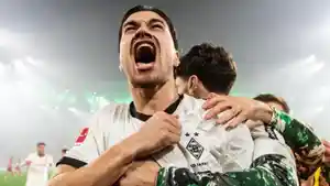 Kevin-Diks-Borussia-Mochengladbach-911.jpg