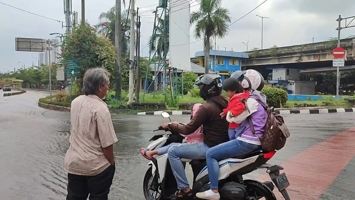 Warga Jabodetabek tak Perlu Takut Menerjang Banjir, Ini Tips dari Montir Kebon Jeruk
