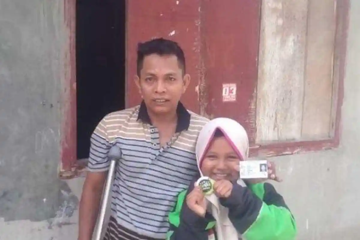 VIRAL Bocah Kelas 3 SD Jadi Driver Ojol, Ternyata Ada Kisah Haru di Baliknya