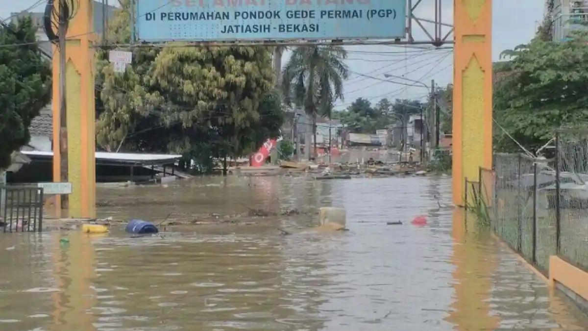 Korban Banjir Bekasi Masih Bertahan di Tenda Pengungsian
