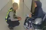 Perjuangan Indah Jemput Suami Sakit di Pati Naik Motor, Satlantas Polres Nganjuk Beri Helm Gratis