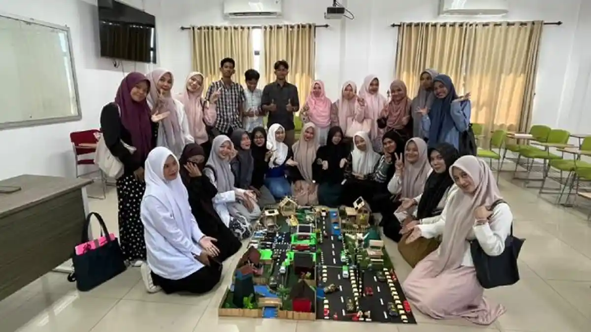 Inovasi Mahasiswa PGMI UIN Ar-Raniry, Ciptakan Media Pembelajaran Panel Surya untuk Murid SD/MI - Serambinews.com