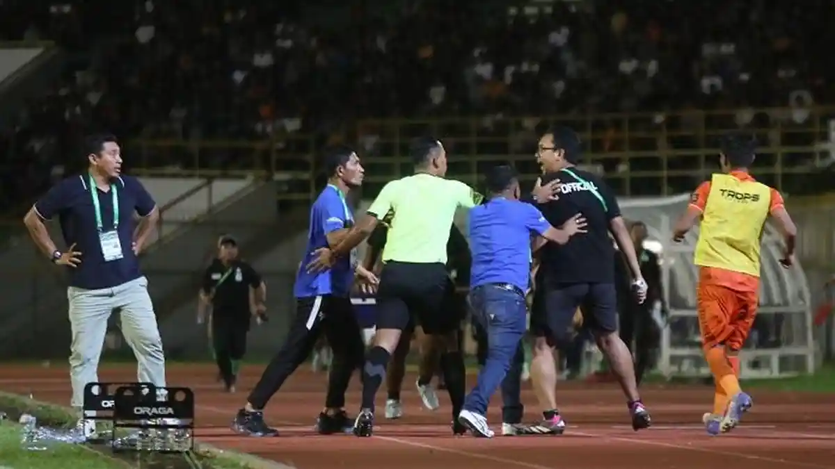 Menjadi Wasit Itu Harus Berintegritas