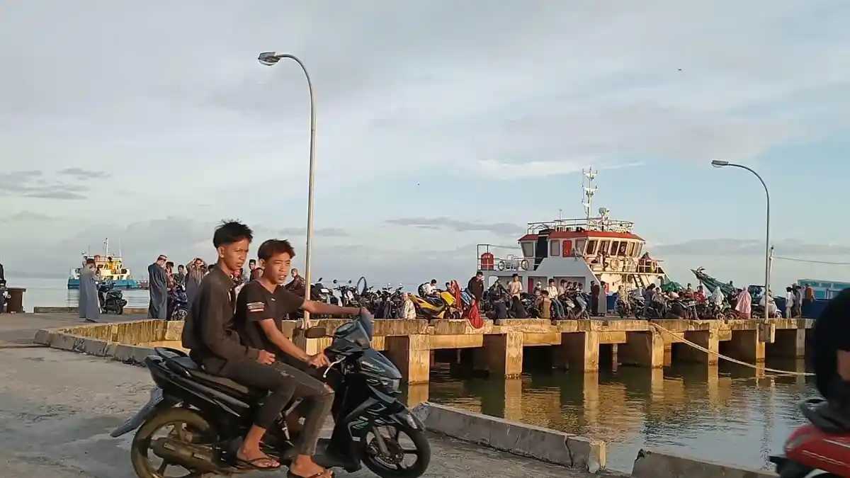 Dermaga Sabang, Tempat Berburu Golden Sunrise dan Sunset Selama Ramadan di Maros