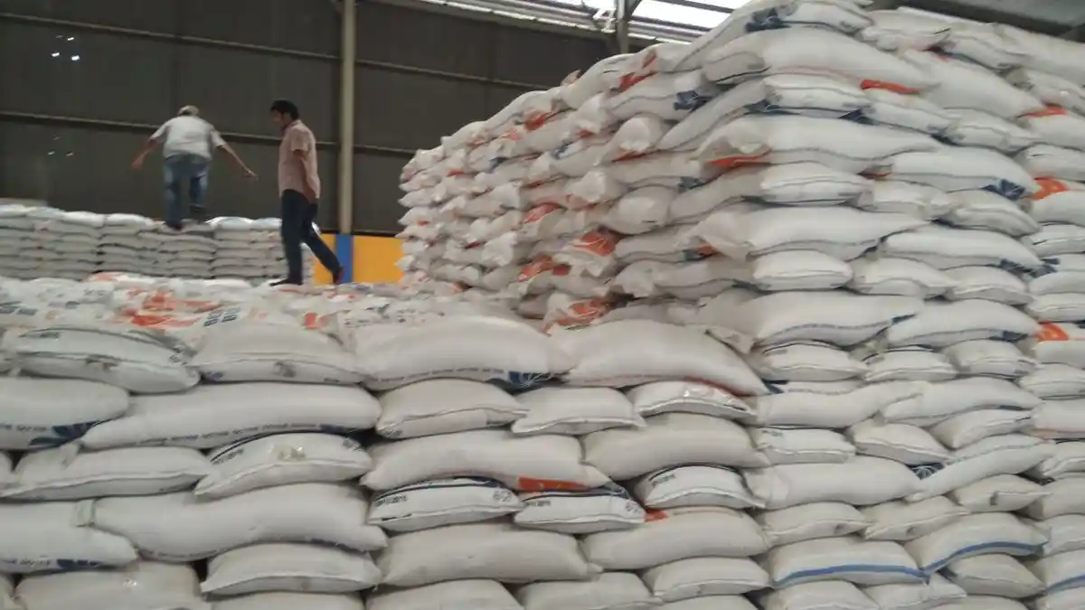 Bulog Jateng Mulai Distribusikan 24.000 Ton Beras Sejahtera ke Masyarakat