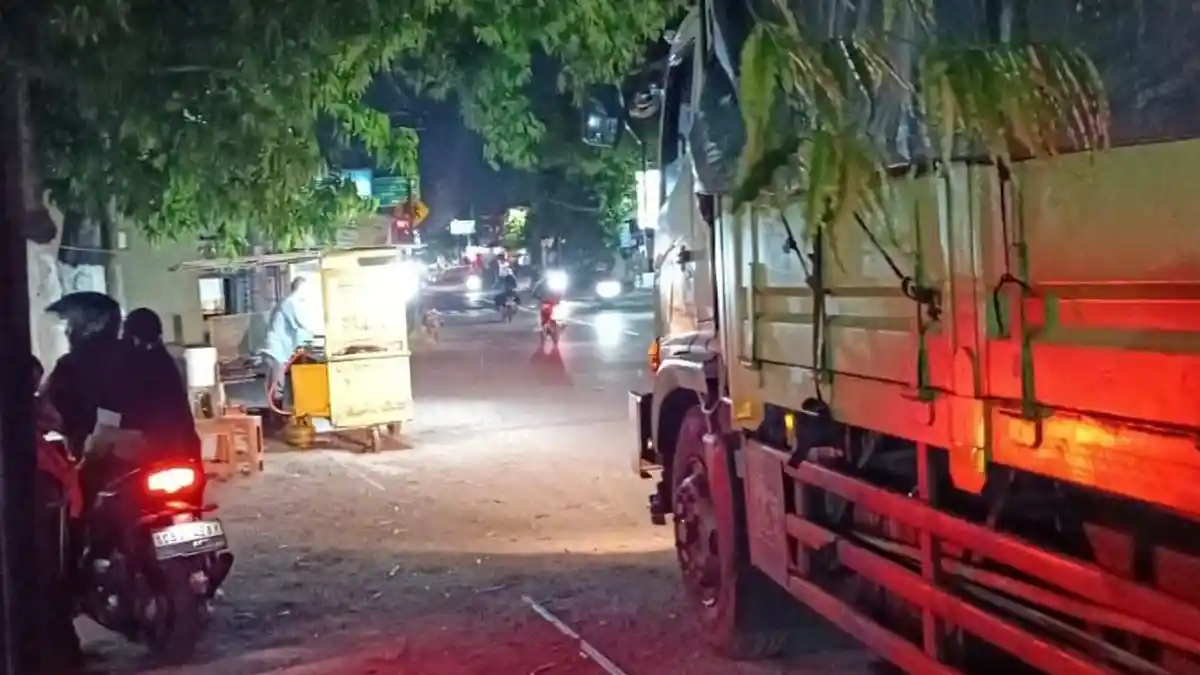 Kecelakaan Maut di Kediri, Mahasiswi Tewas Tabrak Truk Gandeng, Teman yang Dibonceng Selamat