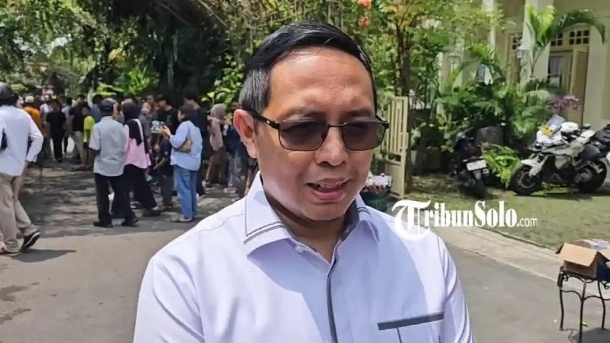 Pasokan BBM Indonesia Terjaga, Hasan Nasbi Minta Warga Tak Panic Buying