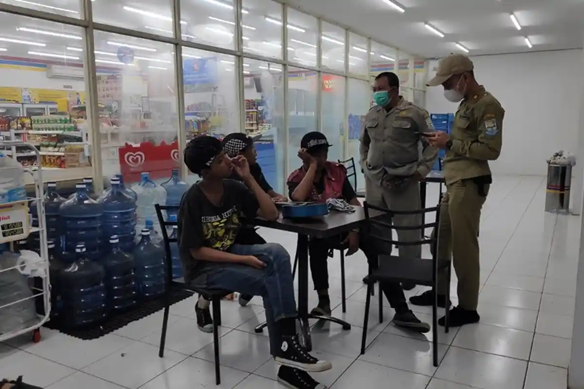 10 Anak Punk Digelandang ke Kantor Satpol PP Purbalingga, Lagi Nongkrong di Minimarket