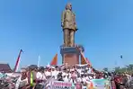 peternak-ayam-petelur-menggelar-aksi-damai-di-depan-Kantor-Bupati-Blitar.jpg