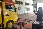 salah-satu-kendaraan-truk-melakukan-uji-keur-di-dishub-lampung-tengah.jpg