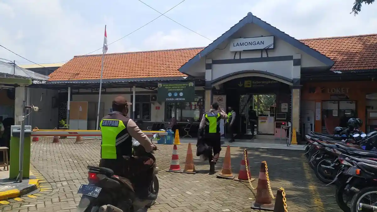 Wajib Rapid Tes Dihapus, Calon Penumpang Kereta Api di Stasiun Lamongan Meningkat