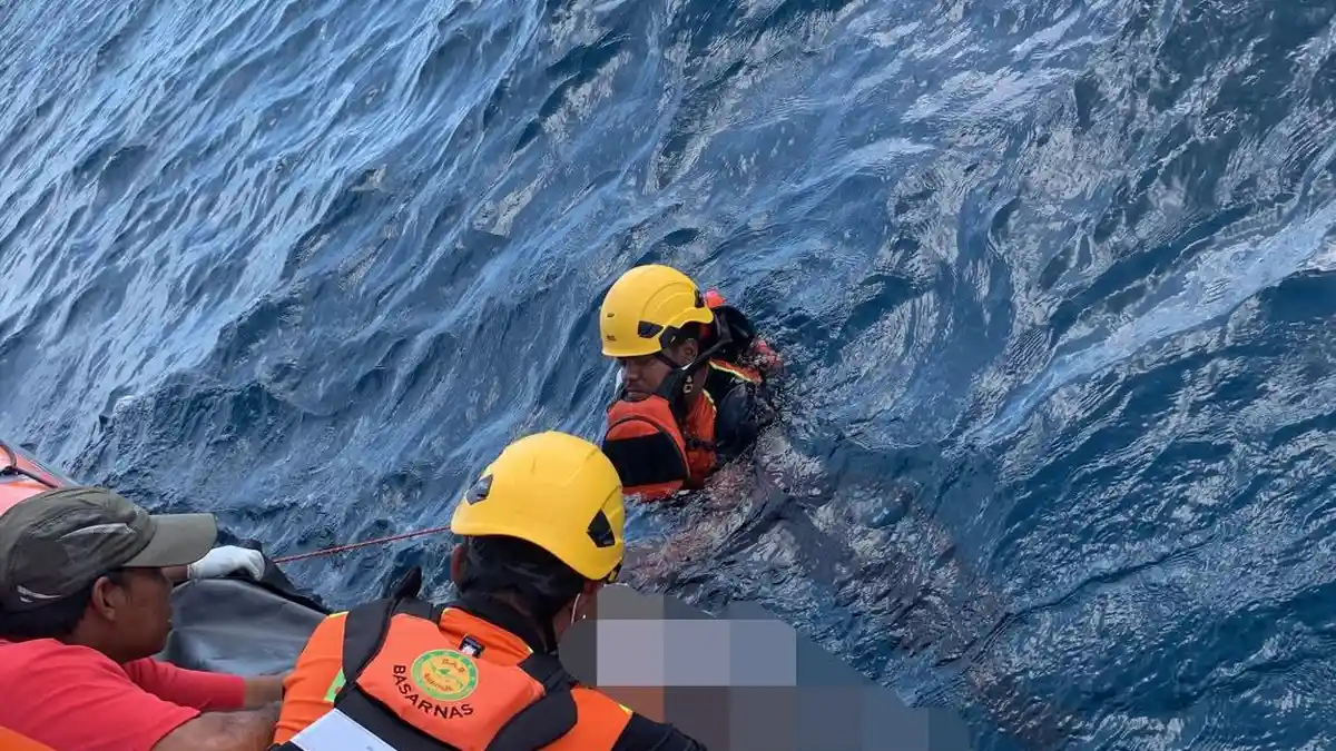 Basarnas Natuna Pastikan Mayat Mengapung di Laut Awak Kapal KM Ocean Three Atas Nama Arif - Tribunbatam.id