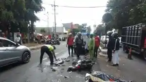 pengendara-motor-tewas-dihantam-truk-mundur-bermuatan-batu.jpg
