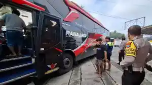 kecelakaan-bus-pariwisata-di-srengat-blitar.jpg