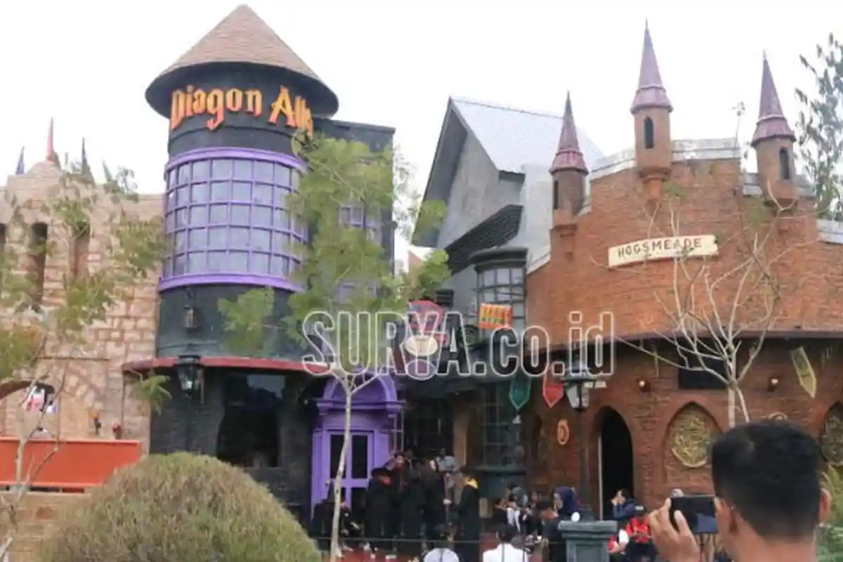 Diagon Alley, Wahana Baru di Jatim Park 3, Ada Banyak 'Penyihir' Berpakaian Hitam Ala Harry Potter