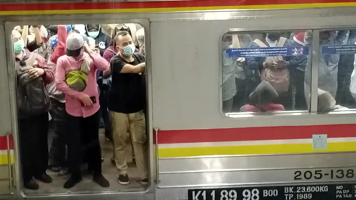KAI Commuter: Kenaikan Tarif KRL Masih dalam Kajian