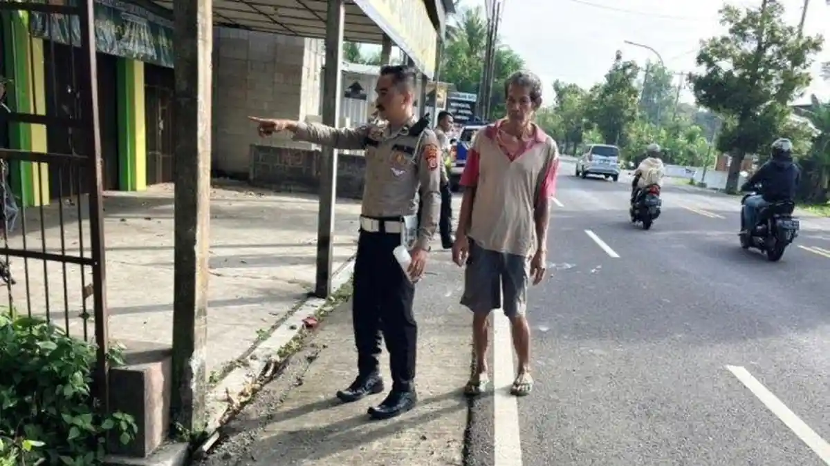 Ngebut 80 Km/Jam, Motor KLX Tabrak Tiang Ruko di Kulon Progo: ABR Tewas, Temannya Kritis