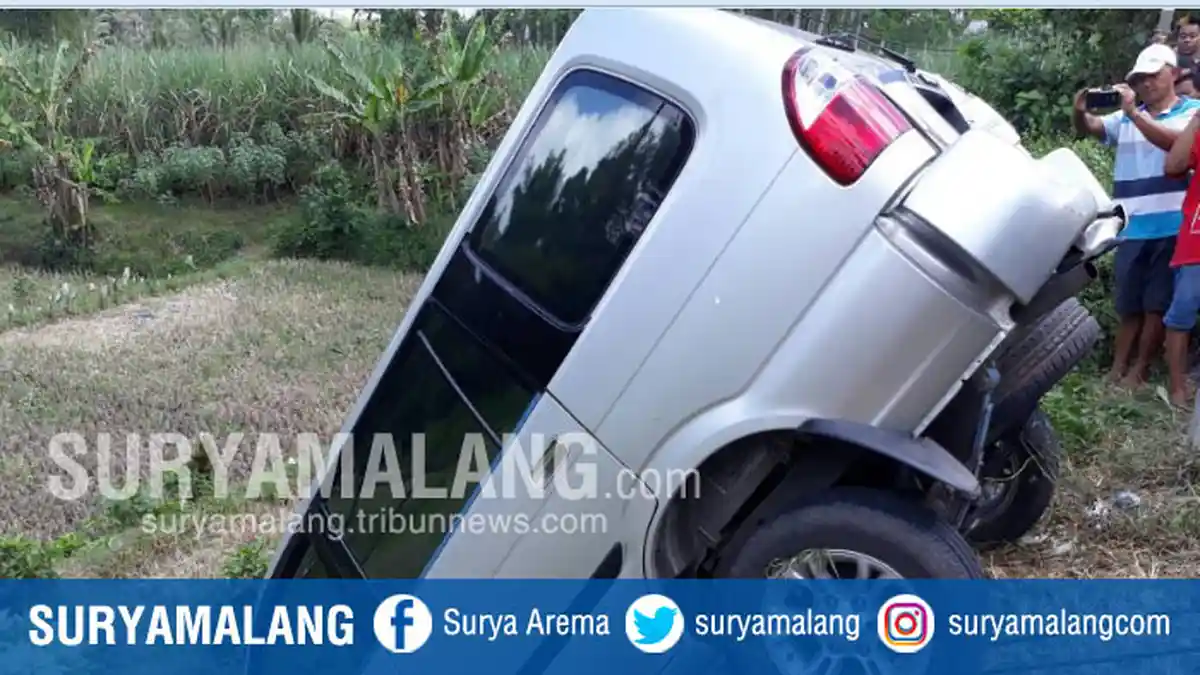 Gara-gara Motor Mogok, Dua Kendaraan Masuk Sawah di Kabupaten Malang