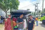 Sopir-mobil-sewa-tujuan-Mamuju-Polman-sedang-bersama-penumpang.jpg