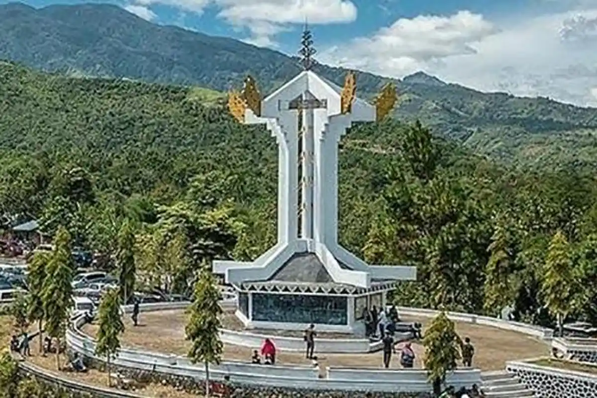 Pelukis Tomas Tarigan Silangit Ubah Tugu 'Long Mars Van Daalen' jadi ...