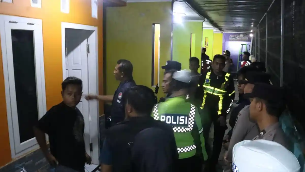 Operasi Gabungan di Pacitan Bekuk 10 Pasangan Mesum Kos