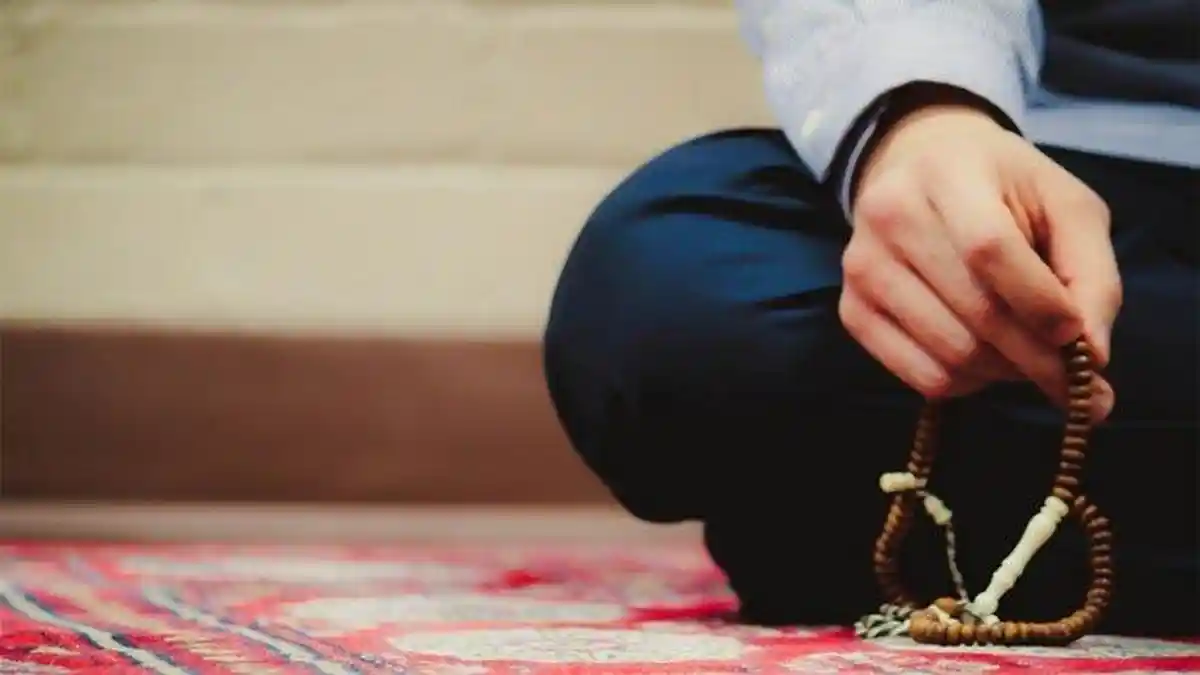 Bacaan Dzikir Setelah Sholat, Dilanjut Doa Lengkap Mohon Ampunan kepada Allah SWT