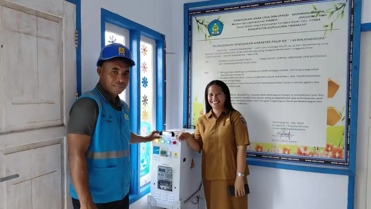 Demi Masa Depan Anak Negeri, PLN UIW MMU Hadirkan SuperSUN di Desa Masapun