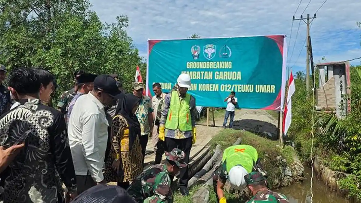 Bupati Mirwan Letakkan Batu Pertama Pembangunan Jembatan Armco di Lhok Rubek, Aceh Selatan