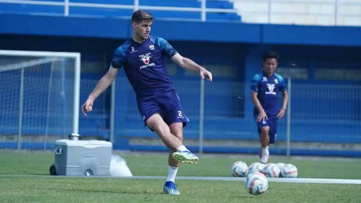 Tak Ingin Lengah dari Persaingan 4 Besar, Nick Kuipers Siap Bawa Persib Menang atas Persikabo