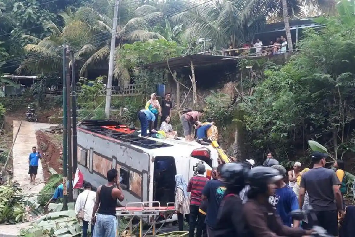 Kecelakaan Bus di Bantul, Lepas Kendali dan Terguling di Turunan Pantai Baron, 7 Penumpang Masuk RS