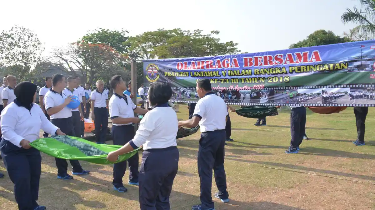 Ini Aneka Lomba Tujuhbelasan Yang Warnai Peringatan HUT ke-73 RI di Lantamal V